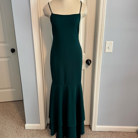 Lulu’s Medium Tier and There Hunter Green Tiered Trumpet Hem Maxi Dress ~Holiday - Picture 1 of 8